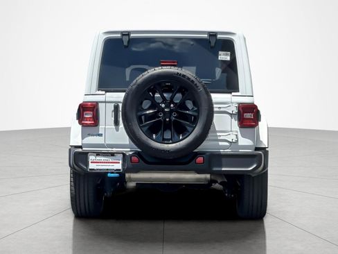 Used 2024 Jeep Wrangler Unlimited Sahara AWD/4WD image 4