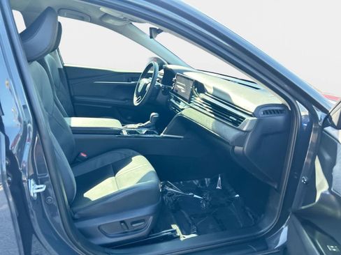Used 2025 Toyota Camry XLE FWD image 14