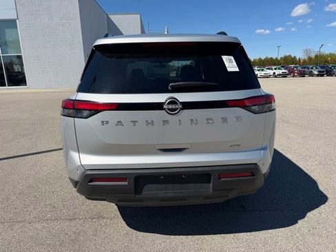 Used 2025 Nissan Pathfinder SV AWD/4WD image 10