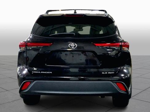Used 2022 Toyota Highlander XLE image 6