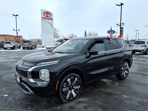 Used 2025 Mitsubishi Outlander AWD image 8