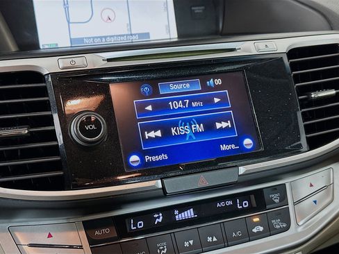 Used 2013 Honda Accord EX-L image 19