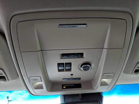 Used 2017 GMC Yukon SLT w/ Open Road Package image 18