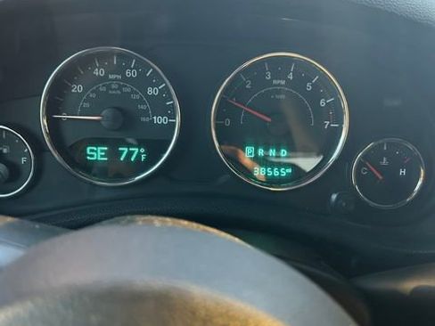 Used 2018 Jeep Wrangler Rubicon w/ Cold Weather Group AWD/4WD image 14
