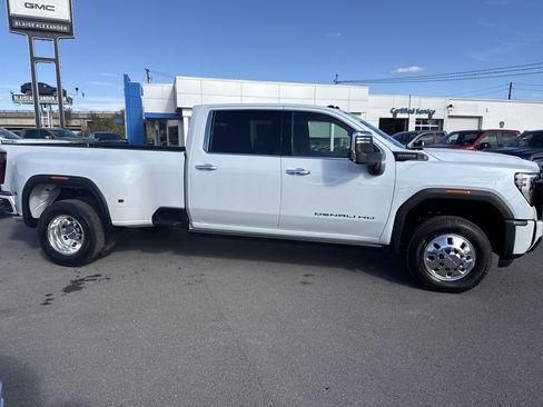New 2026 GMC Sierra 3500 Denali Ultimate image 2