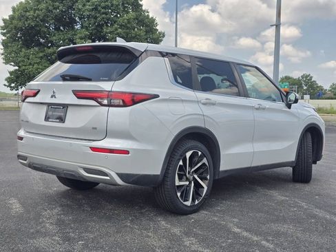 Used 2022 Mitsubishi Outlander SE AWD/4WD image 15