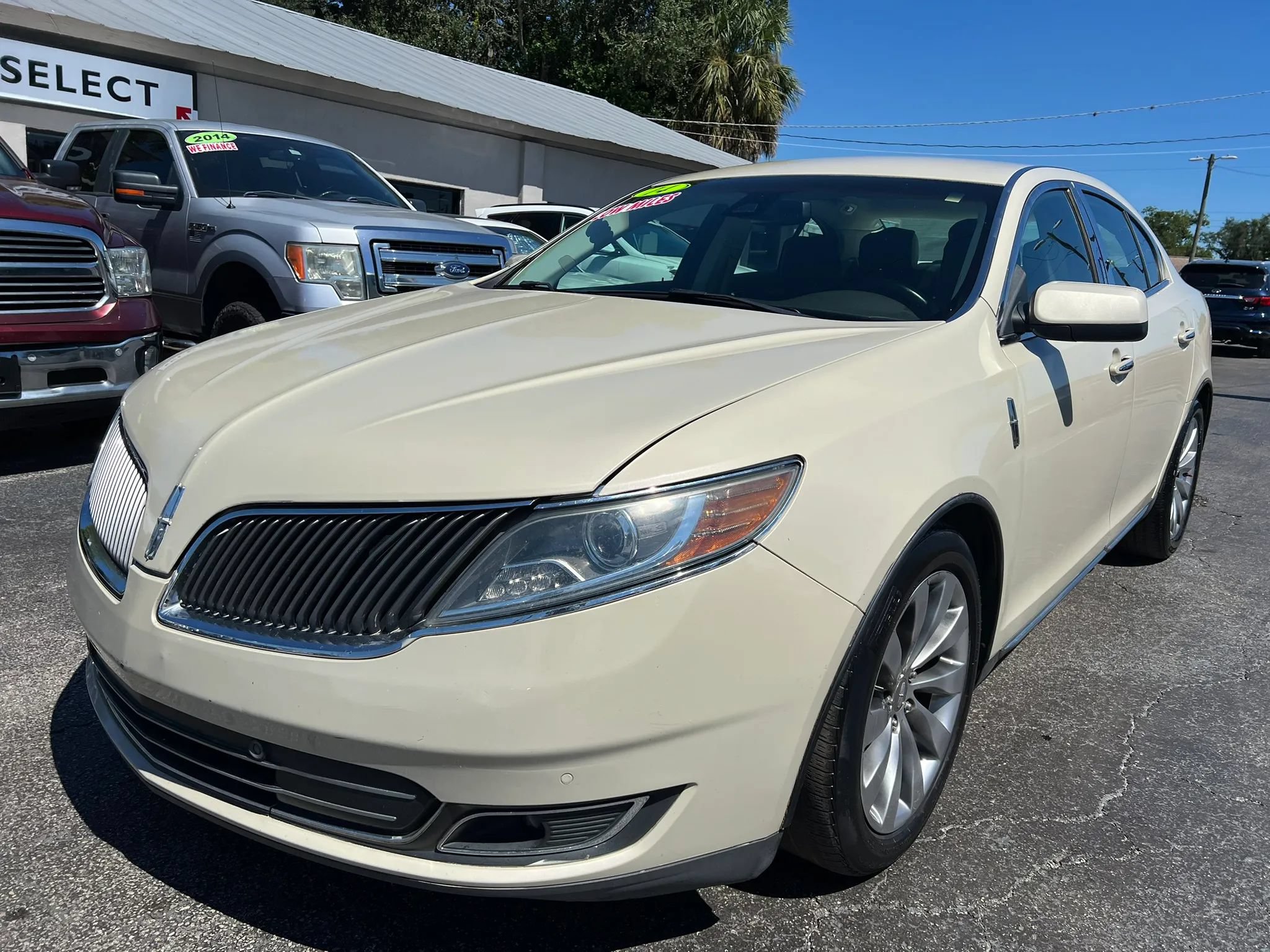 Used 2014 Lincoln MKS FWD image 2