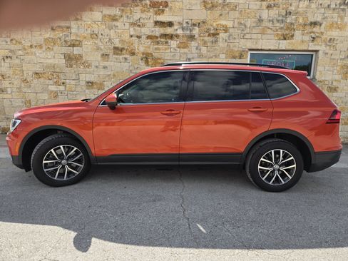 Used 2019 Volkswagen Tiguan SE FWD image 1