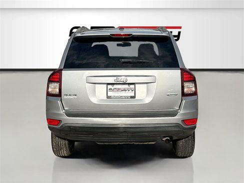 Used 2016 Jeep Compass Latitude image 6