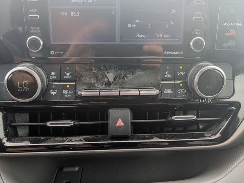 Used 2022 Toyota Highlander L FWD image 23