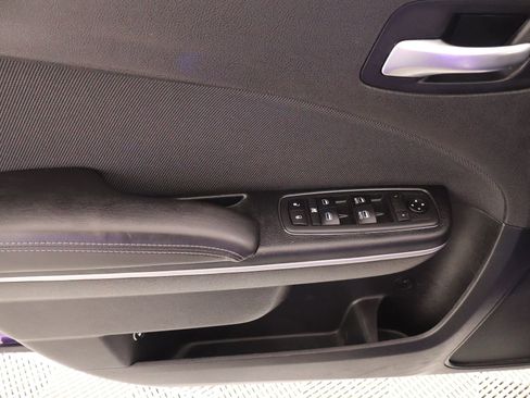 Used 2018 Dodge Charger SXT image 14