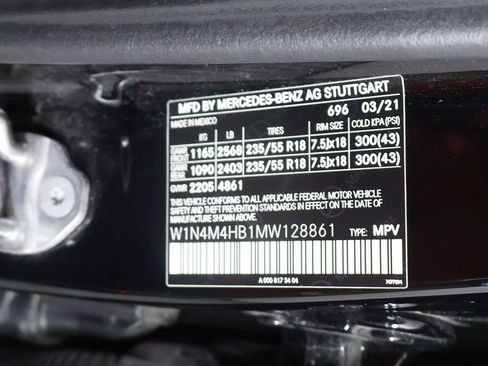 Used 2021 Mercedes-Benz GLB 250 4MATIC w/ Premium Package image 50