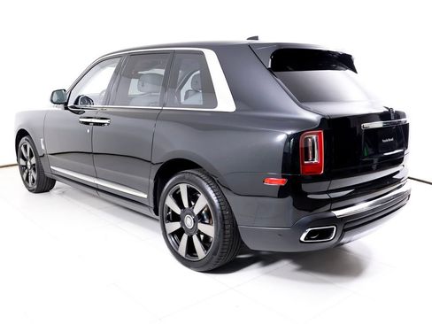 Used 2023 Rolls-Royce Cullinan w/ Technology Package AWD/4WD image 3
