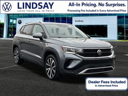 Used 2023 Volkswagen Taos SE w/ Panoramic Sunroof Package