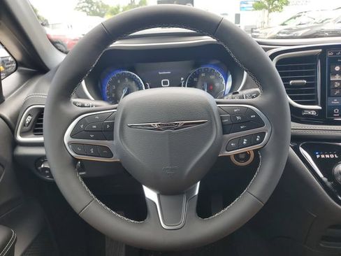 New 2026 Chrysler Pacifica Select FWD image 21