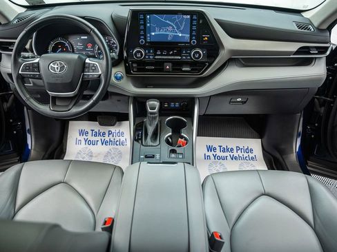 Used 2022 Toyota Highlander XLE AWD/4WD image 22