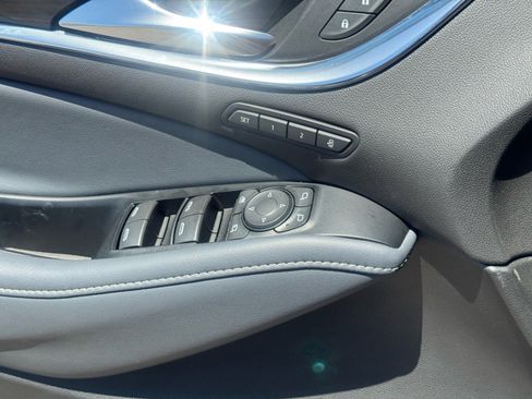 Used 2024 Buick Enclave Premium image 18