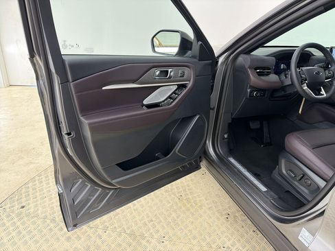 New 2026 Ford Explorer Platinum RWD image 5