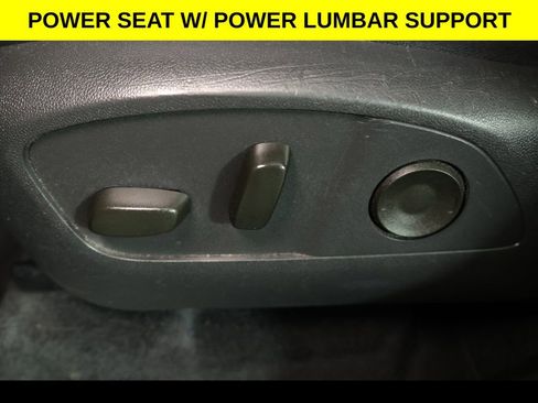 Used 2025 Chevrolet Traverse LT image 6