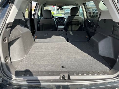 Used 2023 GMC Terrain SLT image 30