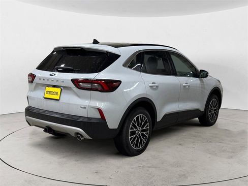 New 2025 Ford Escape SE w/ Class II Trailer Tow Package image 5