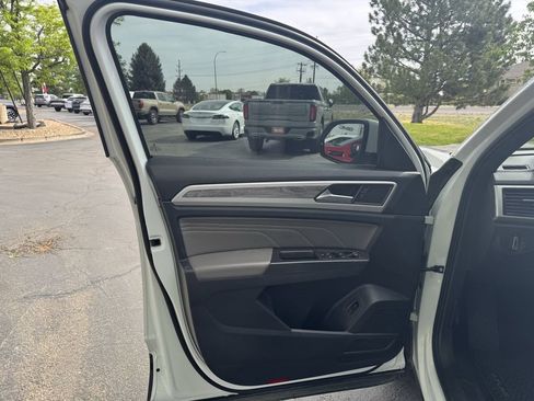 Used 2023 Volkswagen Atlas Cross Sport SE AWD/4WD image 6