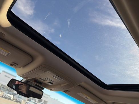 Used 2018 GMC Yukon XL SLT w/ Open Road Package image 17