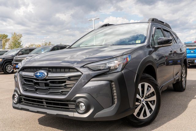 Used 2025 Subaru Outback Premium AWD/4WD image 1
