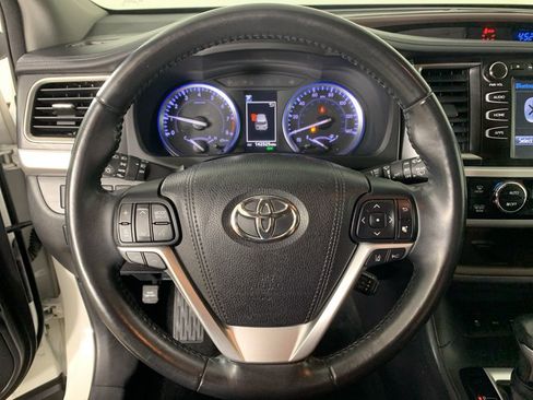 Used 2018 Toyota Highlander XLE image 22