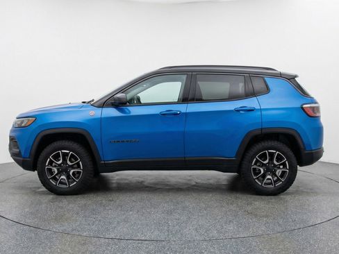 Used 2025 Jeep Compass Trailhawk image 5