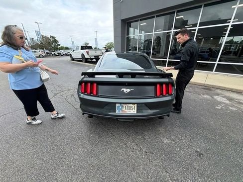 Used 2015 Ford Mustang Premium RWD image 9