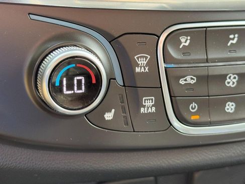 Used 2018 Chevrolet Traverse LT image 21