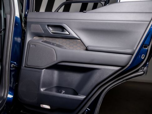 Used 2024 Lexus GX 550 w/ Cold Area Package AWD/4WD image 40