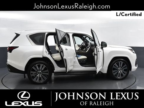 Used 2025 Lexus LX 700h Luxury AWD/4WD image 24