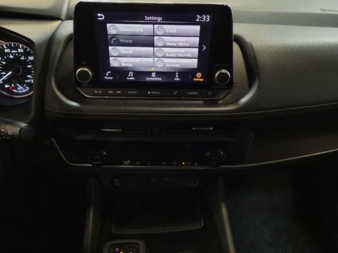 Used 2024 Nissan Rogue SV image 25