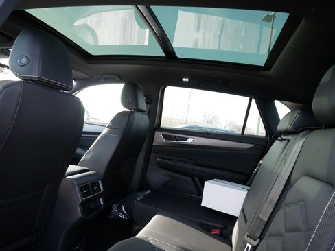 New 2026 Volkswagen Atlas Cross Sport SE AWD/4WD image 5