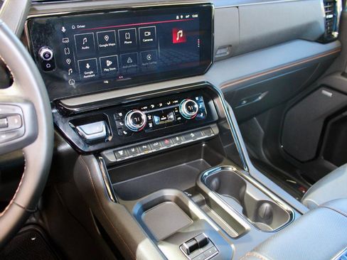 Used 2025 GMC Sierra 2500 AT4 w/ Technology Package image 29