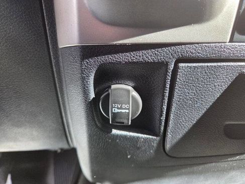 Used 2016 RAM 1500 Classic SLT AWD/4WD image 35