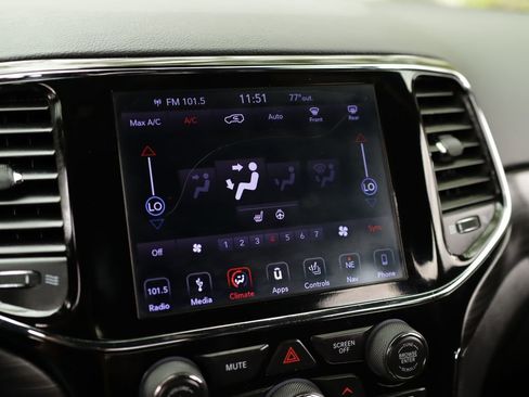 Used 2019 Jeep Grand Cherokee Altitude image 13