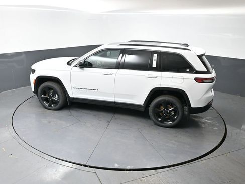 New 2026 Jeep Grand Cherokee Limited w/ Limited Altitude Package AWD/4WD image 33
