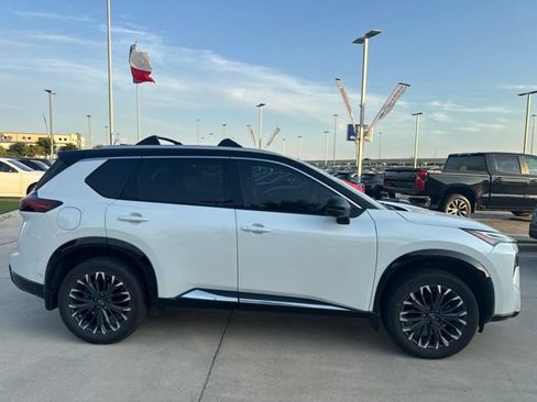 Used 2026 Nissan Rogue Platinum w/ Platinum Premium Package AWD/4WD image 2
