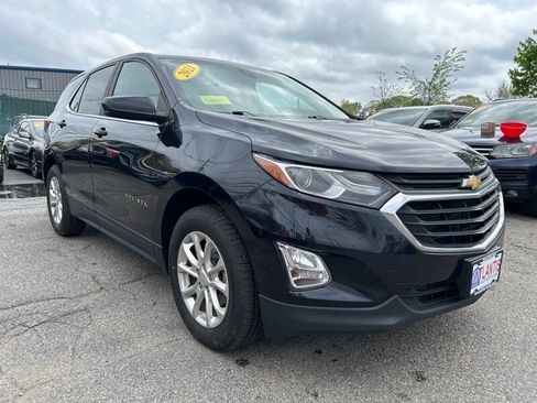 Used 2021 Chevrolet Equinox LT w/ Driver Convenience Package image 3