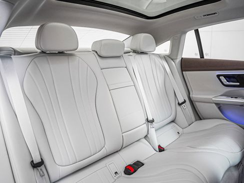 Certified 2023 Mercedes-Benz EQE 500 4MATIC Sedan w/ Exclusive Trim Package image 13