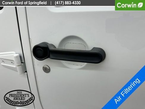 Used 2013 Jeep Wrangler Unlimited Sahara w/ Connectivity Group AWD/4WD image 9
