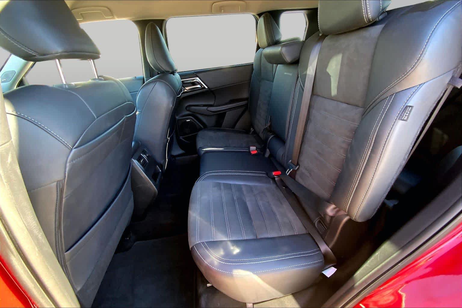 Used 2025 Mitsubishi Outlander SE AWD/4WD image 19