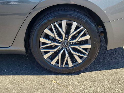 Used 2025 Nissan Altima 2.5 SV FWD image 16