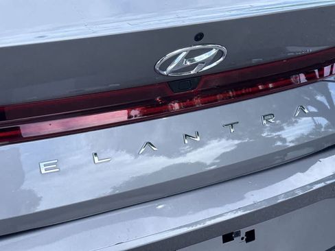 Used 2023 Hyundai Elantra Limited FWD image 10