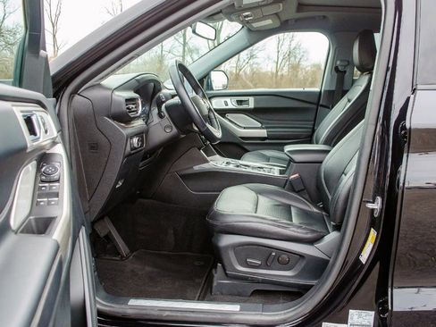 Used 2023 Ford Explorer Limited AWD/4WD image 33
