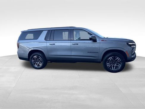 Used 2025 Chevrolet Suburban Z71 AWD/4WD image 6
