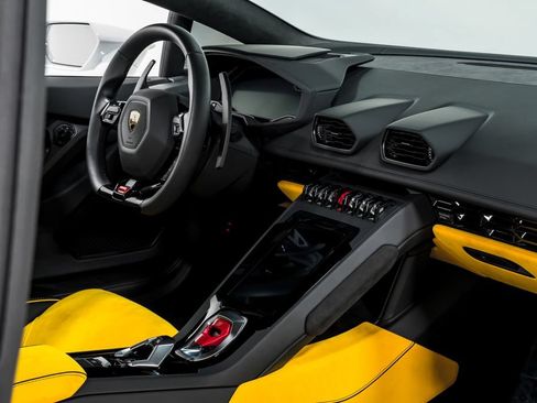 Used 2022 Lamborghini Huracan EVO AWD/4WD image 32
